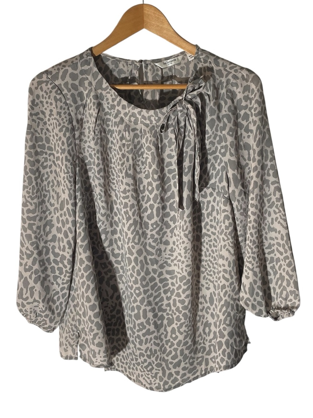 X4- Women’s Light Gray Animal Print Bow-Neck Blouse large lg l